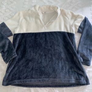 Wallflower fleece pullover